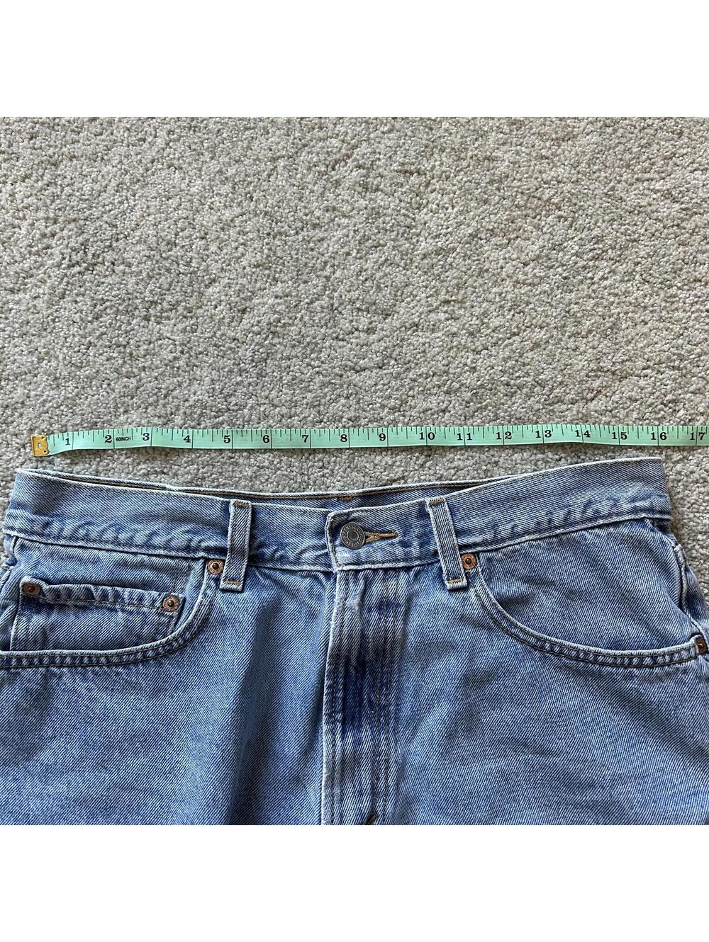 Levi's 550 Relaxed Fit Women’s size W33 (LG) Cutoff Denim Short Light Wash - Picture 5 of 6